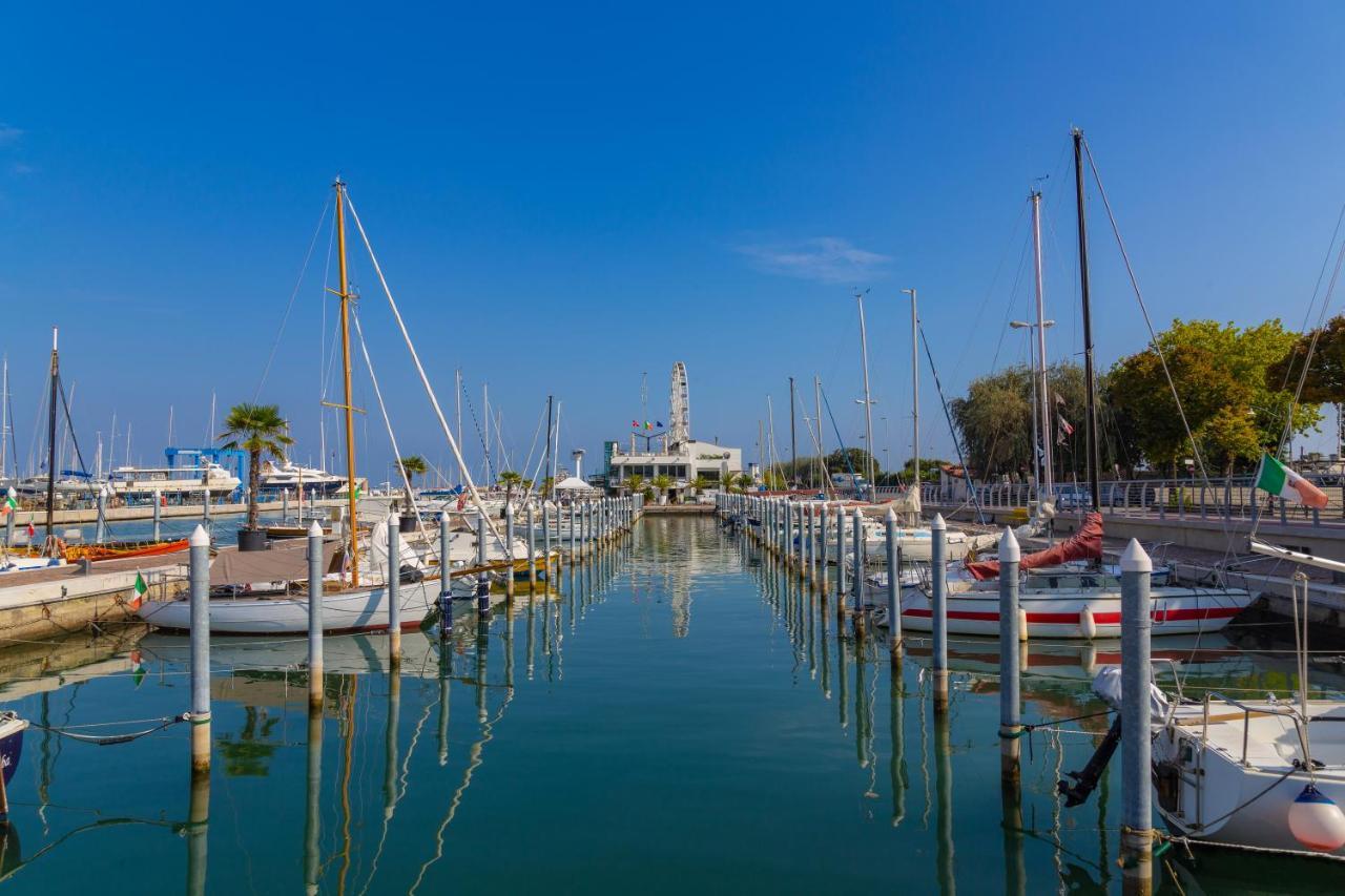 Marina Centro Suite Rimini Exterior photo